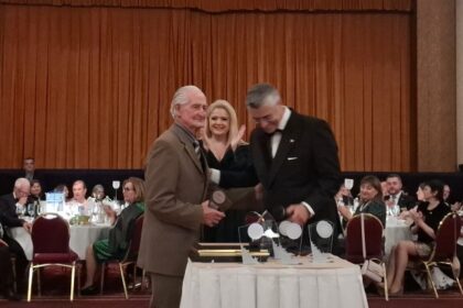 βράβευση Χατζηεμμανουήλ στο 66ο Συνέδριο Rotary