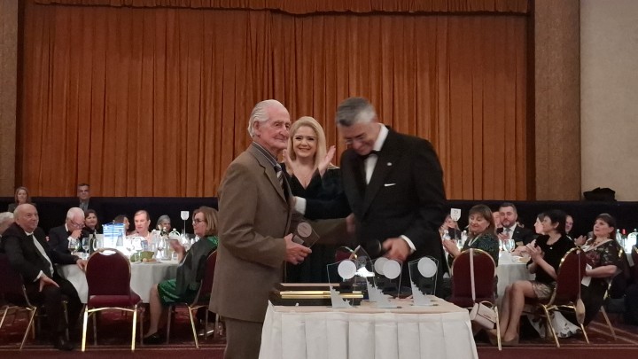 βράβευση Χατζηεμμανουήλ στο 66ο Συνέδριο Rotary