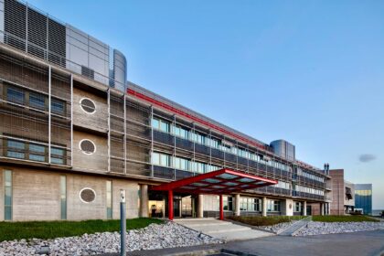 Ellaktor real estate κτίριο και μαρίνα