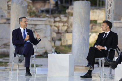 τεχνολογικό hub Euronext στην Αθήνα με το κτίριο και στελέχη