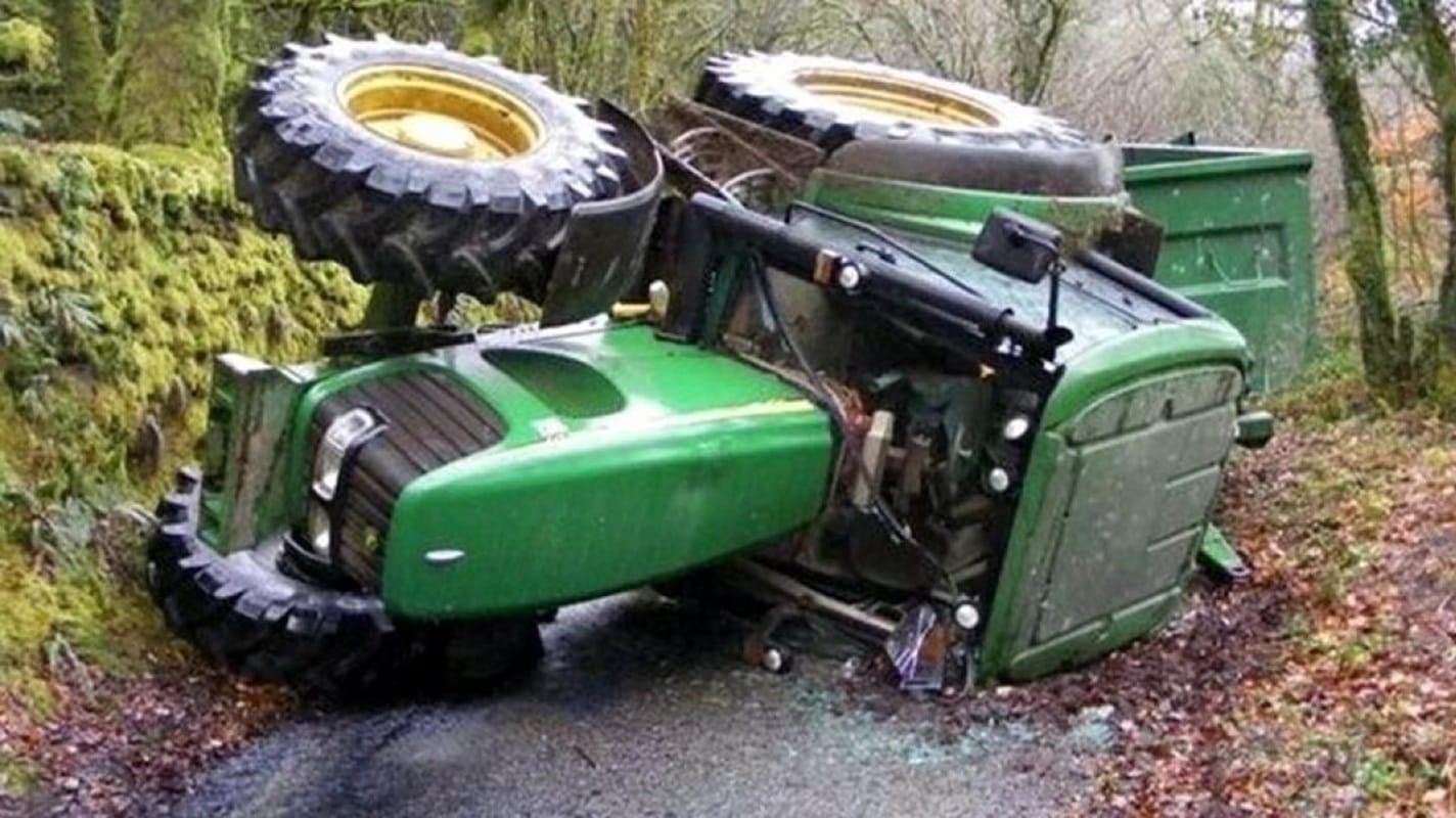 Ανατροπή τρακτέρ Αρκαδία: δυστύχημα με θύμα εργαζόμενο ΕΚΑΒ