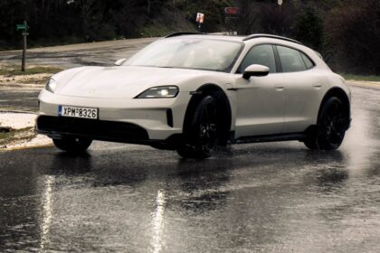 Porsche Taycan 4 Cross Turismo σε δρόμο Ελλάδας