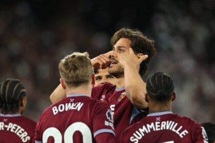 Ντίνος Μαυροπάνος σκοράρει για Γουέστ Χαμ