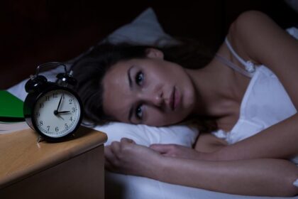 ύπνος και οθόνες νυχτερινή φροντίδα ύπνου