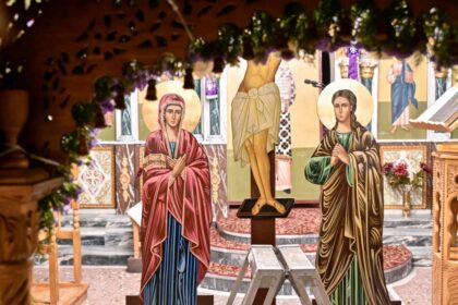 Πρώτη Ανάσταση παραδοσιακά έθιμα Ελλάδα νησιά