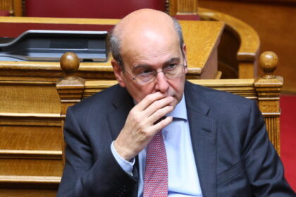 Υφυπουργός Μυλωνάκης νοσηλεύεται νοσοκομείο Ευαγγελισμού