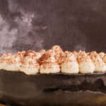 φρέσκα brookies γλυκό με λιωμένη σοκολάτα