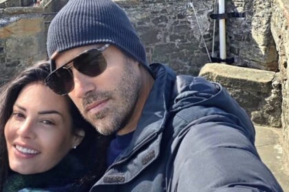 Μαρία Κορινθίου Σκωτία με σύντροφο στο Blackness Castle