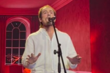 Ραφαηλίδης ως Γιάννης Πάριος στο YFSF