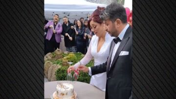 Μπάγια Αντωνοπούλου έγκυος ποζάρει στη Νάξο με φόντο τη θάλασσα