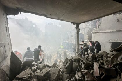 Ερείπια κατά τη διάρκεια ισραηλινών πληγμάτων στον Λίβανο