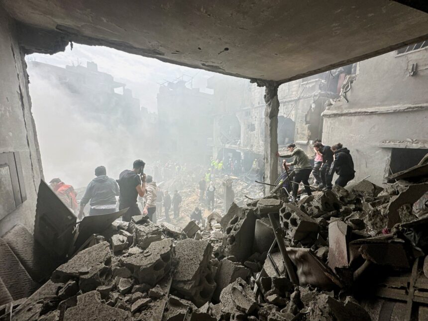 Ερείπια κατά τη διάρκεια ισραηλινών πληγμάτων στον Λίβανο