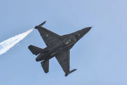 Ελληνικά F-16 πάνω από τα Τίρανα