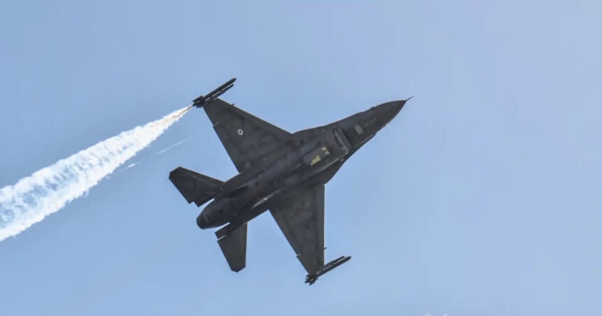 Ελληνικά F-16 πάνω από τα Τίρανα