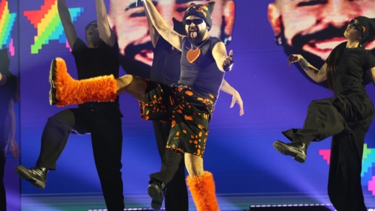 AI remix ΟΦΗ με το «Ferto» και φανέλα του ΟΦΗ