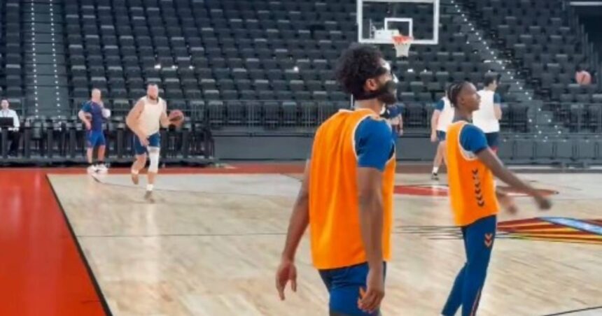Μπράξτον Κι με μάσκα στην προπόνηση