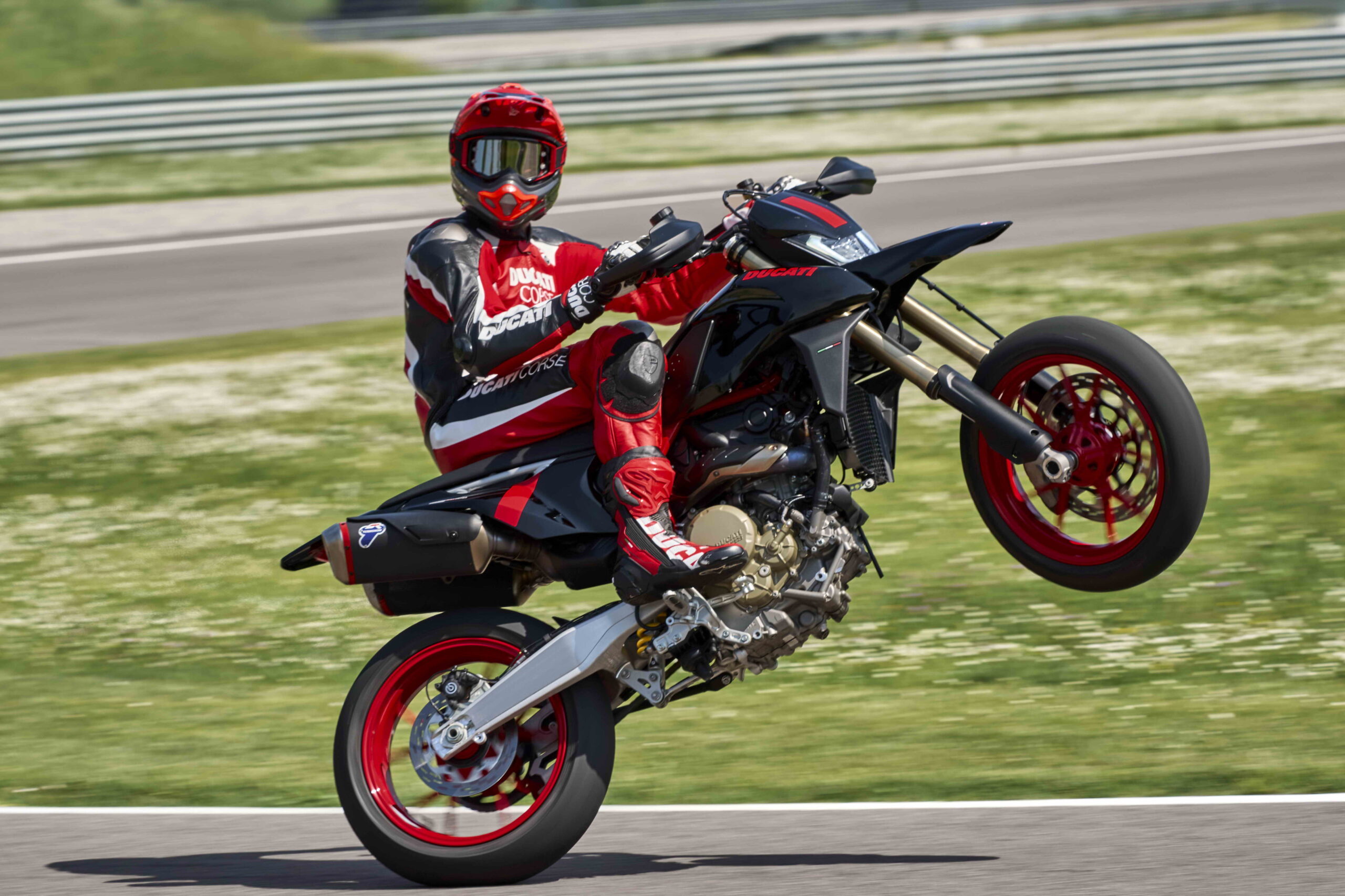 Ducati Hypermotard 698 Mono Nera με μονοκύλινδρο