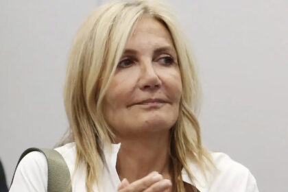 Μαρέβα Γκραμπόφσκι με μαγιάτικο στεφάνι στο Instagram