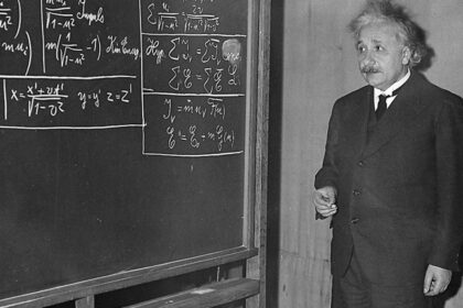 βαρύτητα Αϊνστάιν καμπύλωση χωροχρόνου