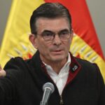 Πρόεδρος Πας μειώνει μισθό 50% στη Βολιβία