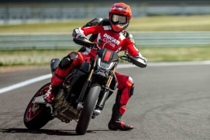 Ducati Hypermotard 698 Mono Nera με μονοκύλινδρο