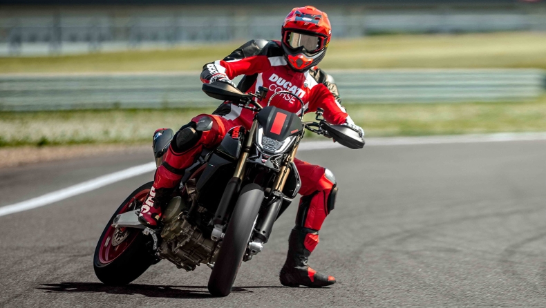 Ducati Hypermotard 698 Mono Nera με μονοκύλινδρο