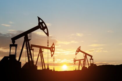 μείωση αποθεμάτων πετρελαίου IEA και Στενά Ορμούζ