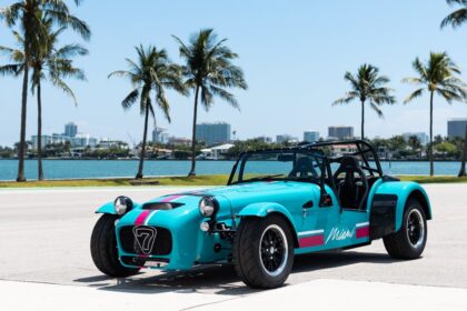 Caterham Seven Miami Special Edition με Aqua χρώμα