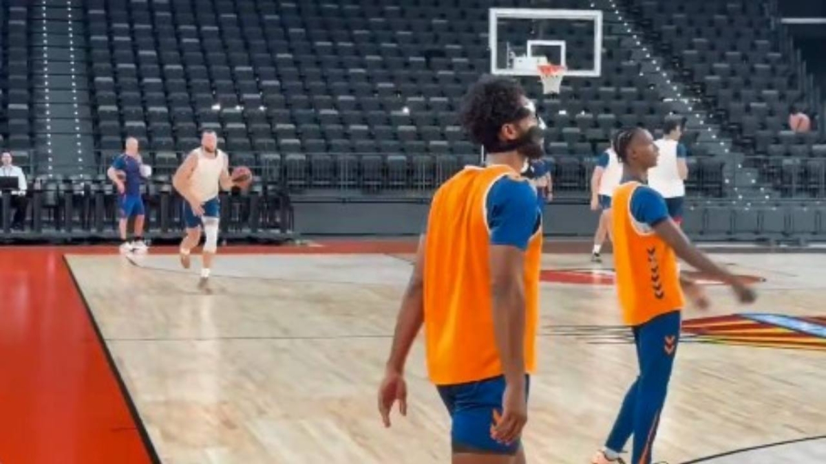 Μπράξτον Κι με μάσκα στην προπόνηση