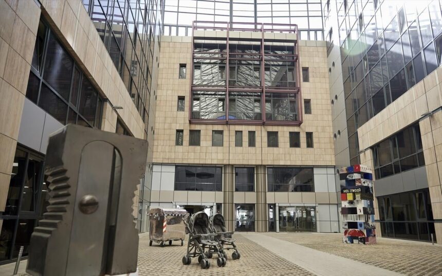 ανάκληση νομιμότητας αλλοδαποί εντολή Πλεύρη