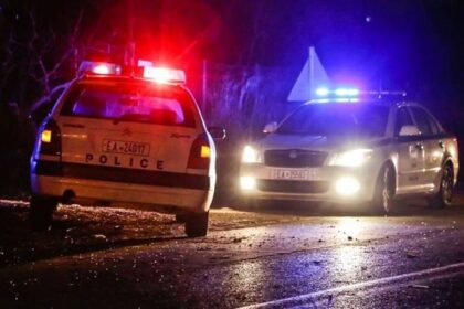 Οδηγός σώθηκε μετά πτώση σε χαράδρα Εύβοια