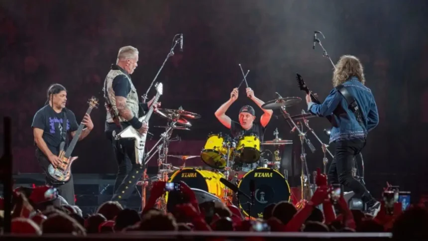 Metallica στο ΟΑΚΑ με το κοινό και Τρύπες