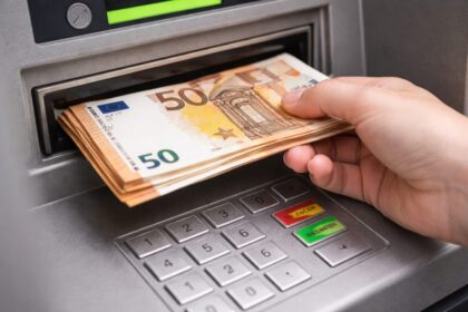 Αναλήψεις μετρητών στα ΑΤΜ - αναλήψεις μετρητών