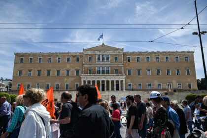 απεργία ΑΔΕΔΥ στην Πλατεία Κλαυθμώνος 13 Μαΐου