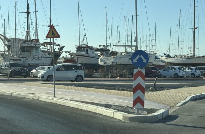 λιμένας Ακαντιάς και εργοτάξιο με keyword