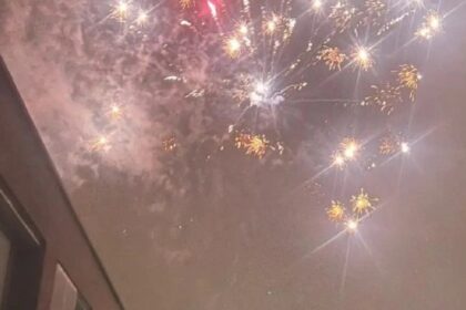 Οπαδοί της Άρσεναλ με πυροτεχνήματα έξω από ξενοδοχείο