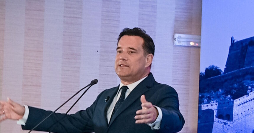 Ανδρουλάκης με κόκκινο γαρύφαλλο στην Καισαριανή