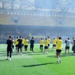 οπαδοί στην Allwyn Arena στην ανοικτή προπόνηση