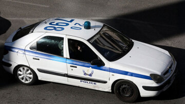 βάζα με βενζίνη έξω από σπίτι στην Βόλβη