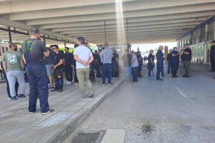 Αγρότες Σέρρες στον Προμαχώνα μπροστά στη ζώνη απολύμανσης