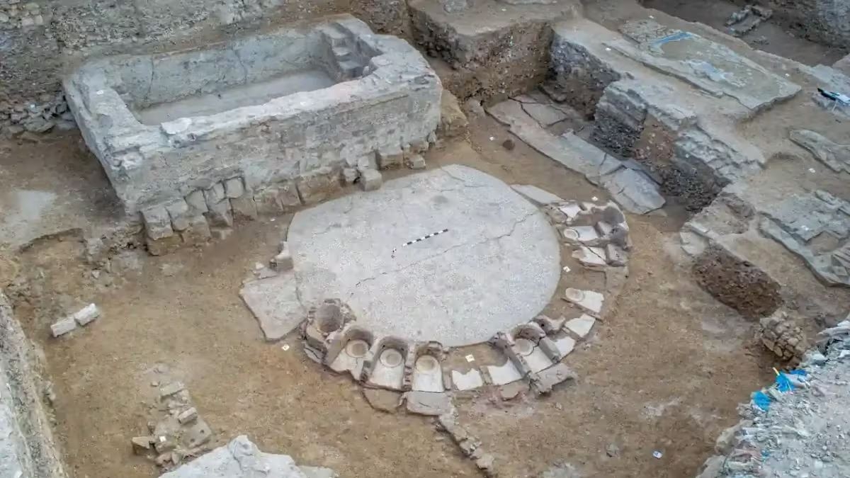 κυκλικό δημόσιο λουτρό Αλεξάνδρεια tholos