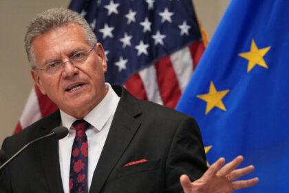 Σέφκοβιτς Γκριρ δασμοί αυτοκινήτων συνάντηση Παρίσι