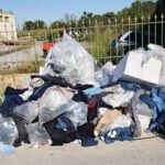 200 κιλά ρούχων πέταμα κοντά σε κάδο