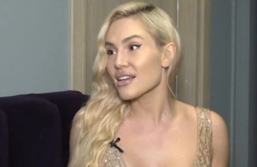 Antigoni Buxton Eurovision με κυπριακή σημαία