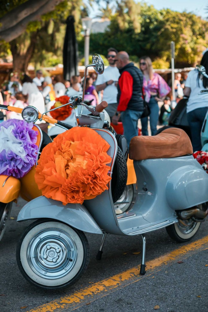 Vespa Club Ρόδου στολισμένες Vespa στα Ανθεστήρια 2026