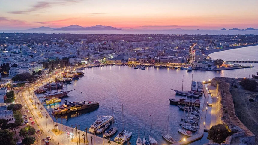Πεζοπορία στην Κω σε μονοπάτι με πεύκα και θέα