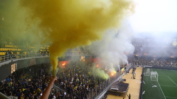 Μάριος Ηλιόπουλος στην Allwyn Arena με τους οπαδούς της ΑΕΚ