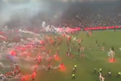 εισβολή οπαδών ντέρμπι Πράγας