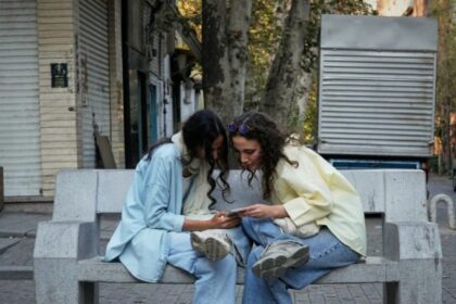 ενεργειακή μετάβαση Ισπανία και επαναφορά ίντερνετ Ιράν
