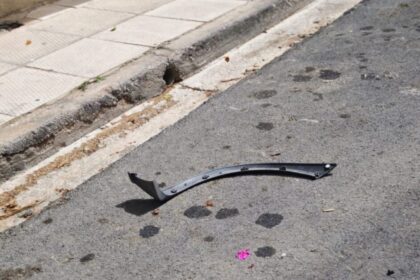 Μεθυσμένος οδηγός Γαλάτσι σύγκρουση σε σταθμευμένα οχήματα